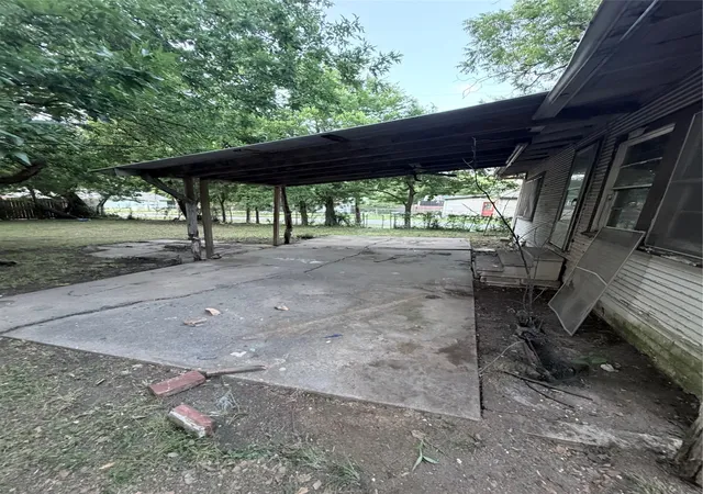 Photo 4 of Sale Pending at 1430 W 1St Ave, Corsicana, TX 75110 | MLS# 21276474 | Listing updated on 2026-09-25