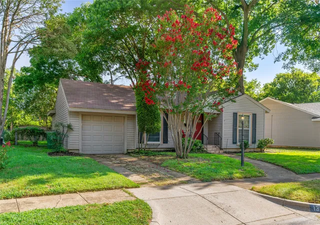Photo 2 of Single family home for sale at 1309 Marydale Dr, Arlington, TX 76013 | MLS# 21275994 | Listing updated on 2026-08-27