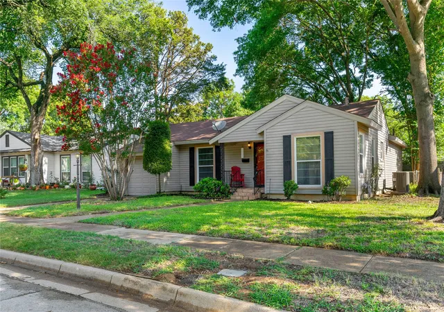 Photo 3 of Single family home for sale at 1309 Marydale Dr, Arlington, TX 76013 | MLS# 21275994 | Listing updated on 2026-08-27
