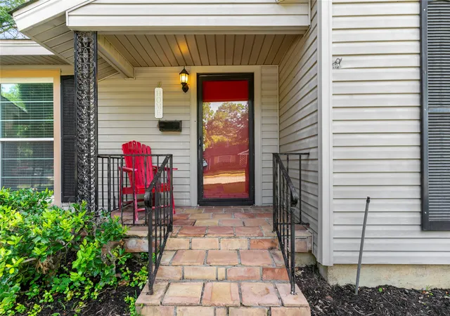 Photo 3 of Single family home for sale at 1309 Marydale Dr, Arlington, TX 76013 | MLS# 21275994 | Listing updated on 2026-08-27