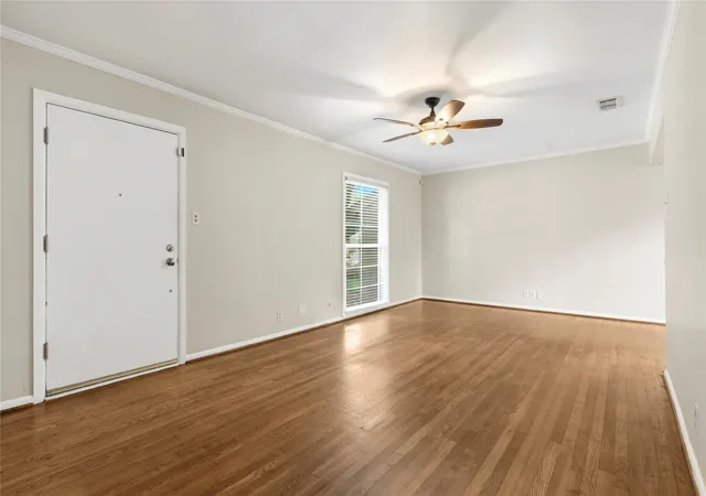 Photo 4 of Single family home for sale at 1309 Marydale Dr, Arlington, TX 76013 | MLS# 21275994 | Listing updated on 2026-08-27
