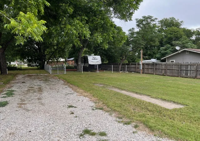 Homes for sale in Comanche, TX | 105 W Wrights Ave, Comanche, TX 76442 | MLS# 21276505