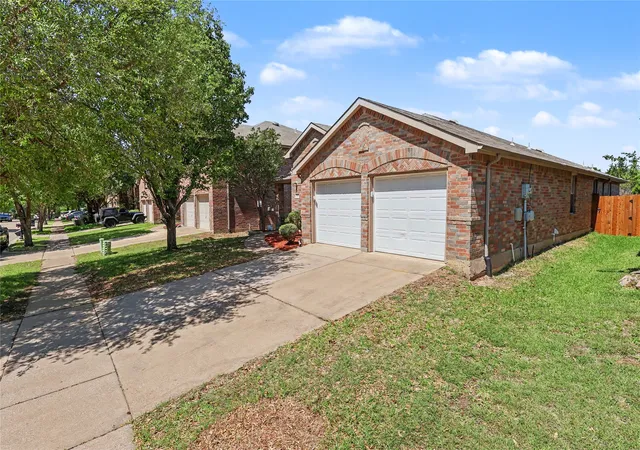 Photo 2 of Single family home for sale at 2313 Becard Dr, Mesquite, TX 75181 | MLS# 21276098 | Listing updated on 2026-07-18