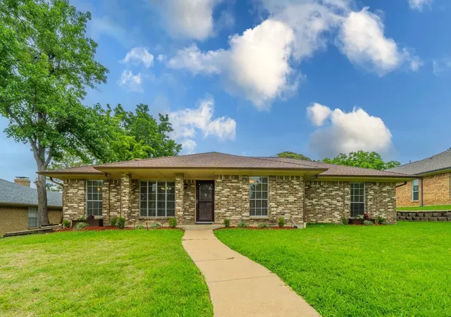 Homes for sale in Carrollton, TX | 1605 Brighton Dr, Carrollton, TX 75007 | MLS# 21275871