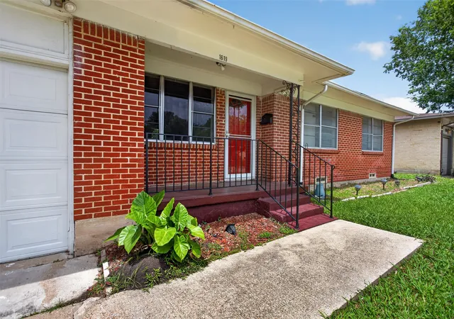 Photo 1 of Single family home for sale at 1619 Longview St, Mesquite, TX 75149 | MLS# 21268982 | Listing updated on 2026-08-25
