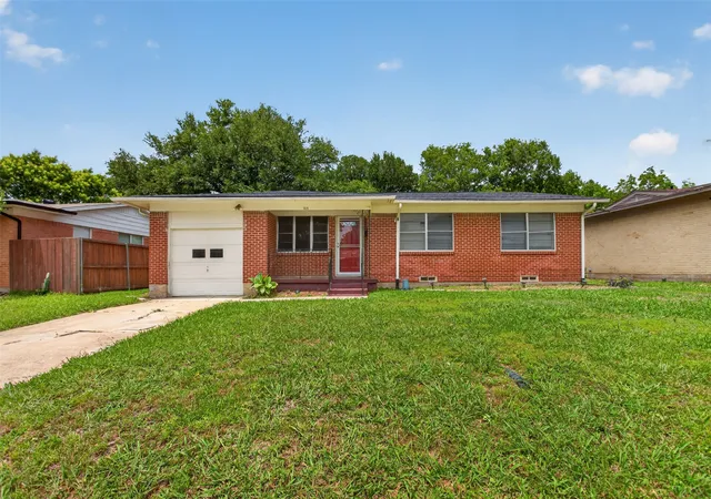 Photo 2 of Single family home for sale at 1619 Longview St, Mesquite, TX 75149 | MLS# 21268982 | Listing updated on 2026-08-25