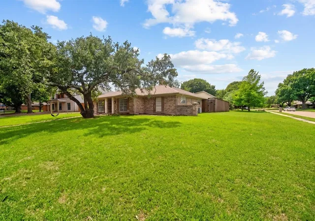 Homes for sale in Richardson, TX | 3107 Canyon Creek Dr, Richardson, TX 75080 | MLS# 21274726