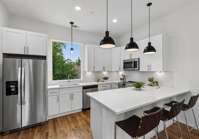 Photo 2 of Condo for sale at 5647 Live Oak St #105, Dallas, TX 75206 | MLS# 21267740 | Listing updated on 2026-08-31