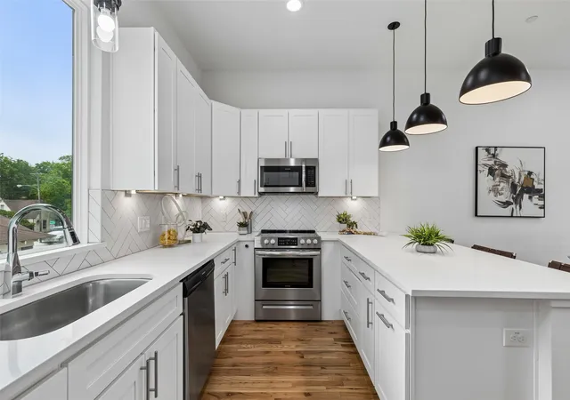 Photo 3 of Condo for sale at 5647 Live Oak St #105, Dallas, TX 75206 | MLS# 21267740 | Listing updated on 2026-08-31