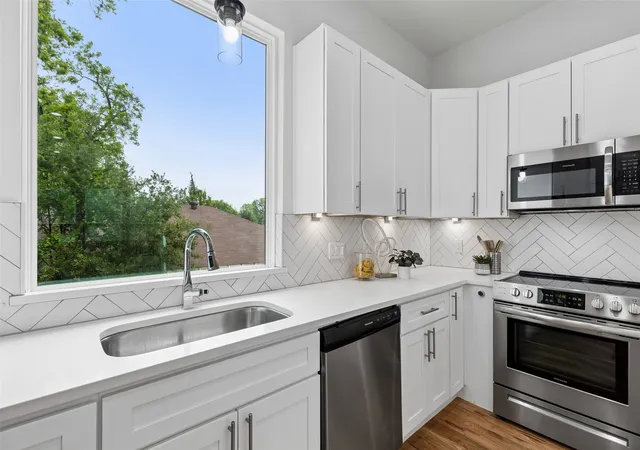 Photo 3 of Condo for sale at 5647 Live Oak St #105, Dallas, TX 75206 | MLS# 21267740 | Listing updated on 2026-08-31