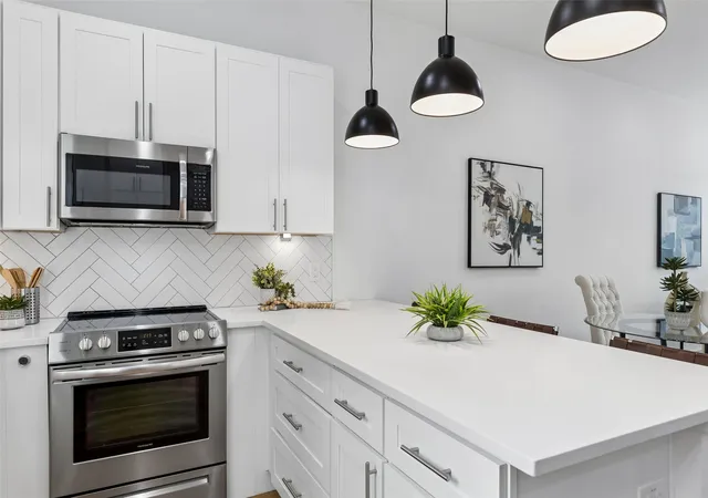 Photo 4 of Condo for sale at 5647 Live Oak St #105, Dallas, TX 75206 | MLS# 21267740 | Listing updated on 2026-08-31