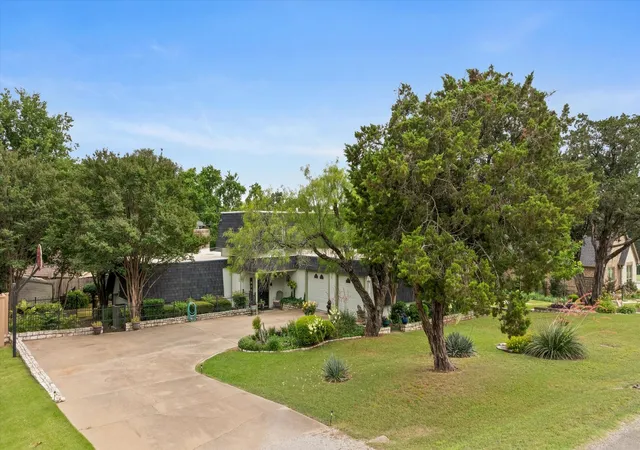 Photo 2 of Single family home for sale at 5007 Comanche Dr, Granbury, TX 76049 | MLS# 21272819 | Listing updated on 2026-07-27