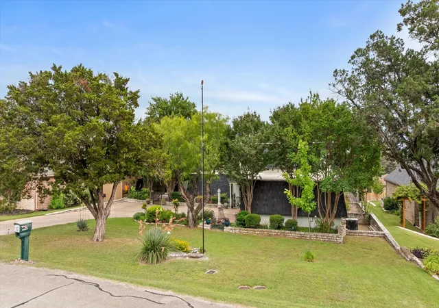 Photo 3 of Single family home for sale at 5007 Comanche Dr, Granbury, TX 76049 | MLS# 21272819 | Listing updated on 2026-07-27