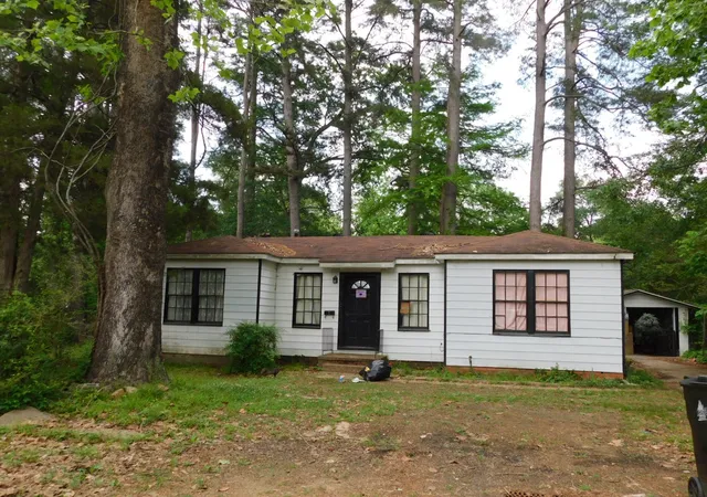 1st image of 901 Se 2nd St, Springhill, LA 71075 | MLS# 21277069