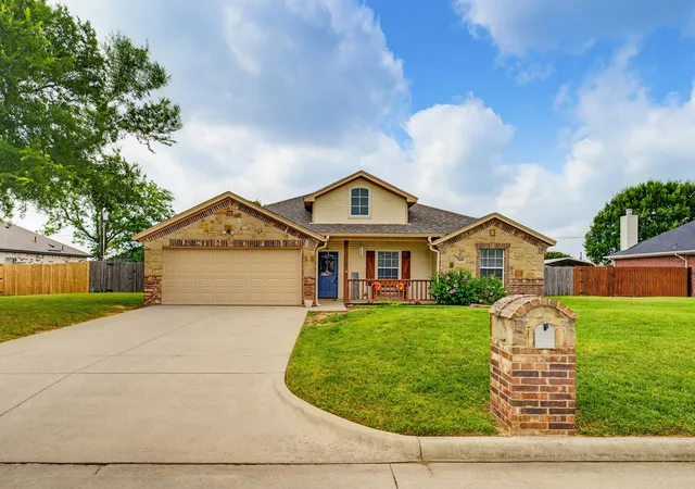 Homes for sale in Bridgeport, TX | 2108 Ridgewood Dr, Bridgeport, TX 76426 | MLS# 21273660