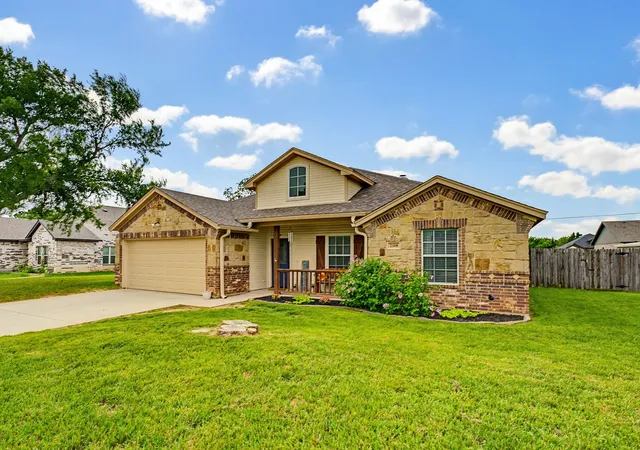 Homes for sale in Bridgeport, TX | 2108 Ridgewood Dr, Bridgeport, TX 76426 | MLS# 21273660