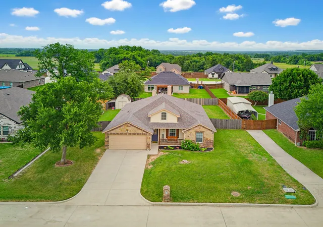 Homes for sale in Bridgeport, TX | 2108 Ridgewood Dr, Bridgeport, TX 76426 | MLS# 21273660