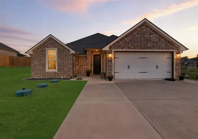 Homes for sale in Granbury, TX | 5007 Terlingua Dr, Granbury, TX 76048 | MLS# 21276936