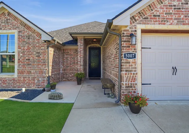 Homes for sale in Granbury, TX | 5007 Terlingua Dr, Granbury, TX 76048 | MLS# 21276936