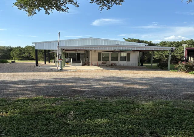 Homes for sale in Whitney, TX | 206 Holiday Rambler Dr, Whitney, TX 76692 | MLS# 21274851
