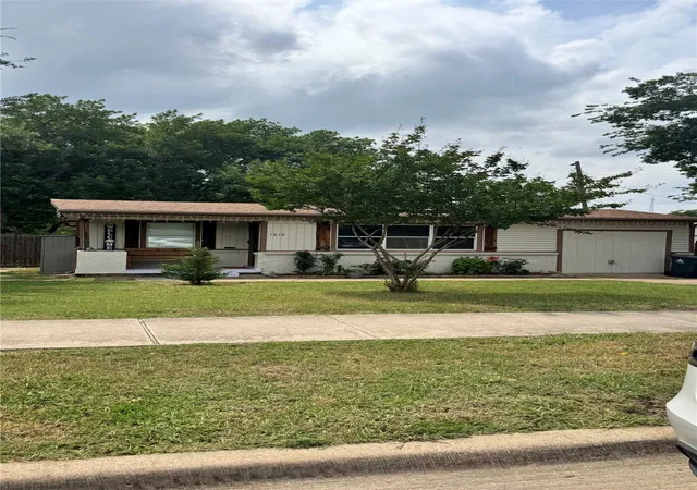 2nd image of 1812 Melissa St, Arlington, TX 76010 | MLS# 21277157