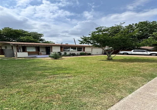 4th image of 1812 Melissa St, Arlington, TX 76010 | MLS# 21277157