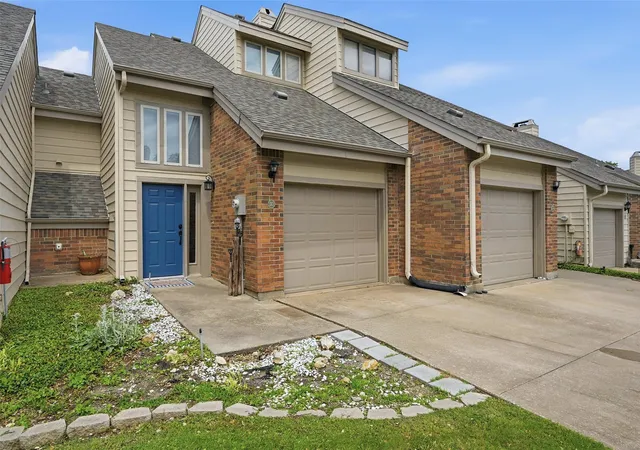 Photo 2 of Townhouse for sale at 110 Summer Pl Cir, Pottsboro, TX 75076 | MLS# 21275251 | Listing updated on 2026-10-05