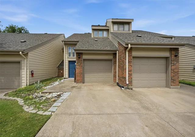 Photo 3 of Townhouse for sale at 110 Summer Pl Cir, Pottsboro, TX 75076 | MLS# 21275251 | Listing updated on 2026-10-05