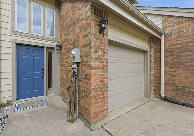 Photo 4 of Townhouse for sale at 110 Summer Pl Cir, Pottsboro, TX 75076 | MLS# 21275251 | Listing updated on 2026-10-05