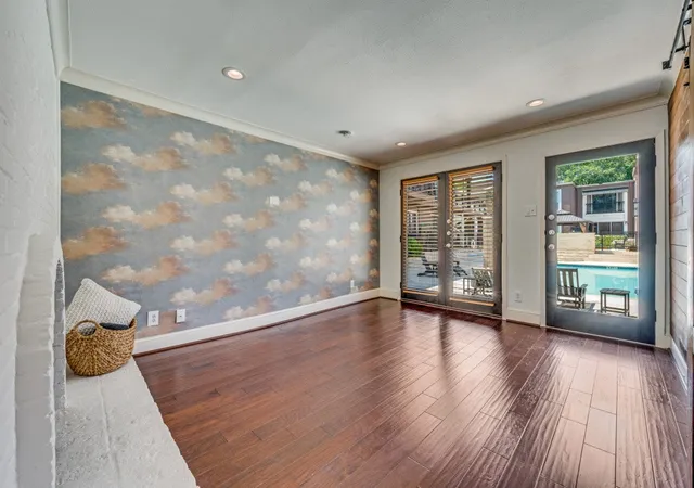Listing Photo 5 - Condo for sale in building located at 5926 Sandhurst Ln, Dallas, TX 75206 - Unit #124