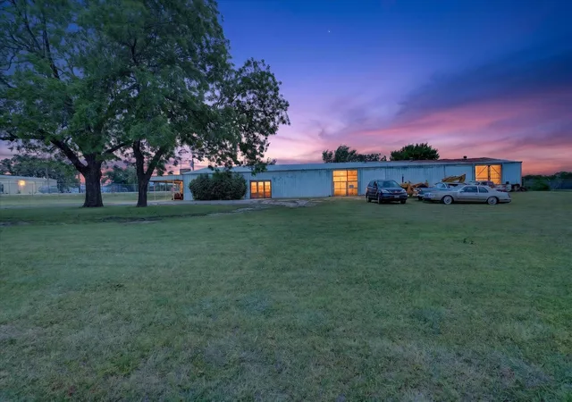 Photo 1 of Single family home for sale at 1092 W Hwy 199, Springtown, TX 76082 | MLS# 21277073 | Listing updated on 2026-07-19