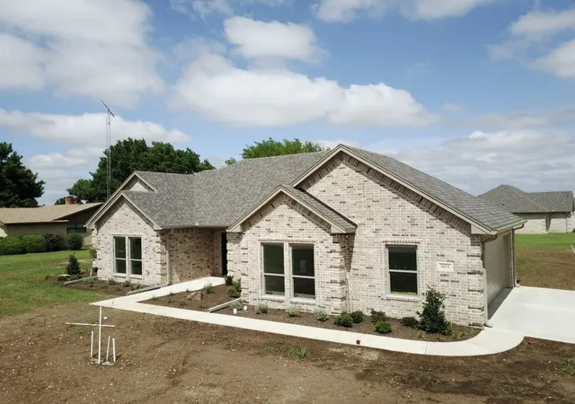 Homes for sale in Lindsay, TX | 501 John Jr Dr, Lindsay, TX 76250 | MLS# 21277154