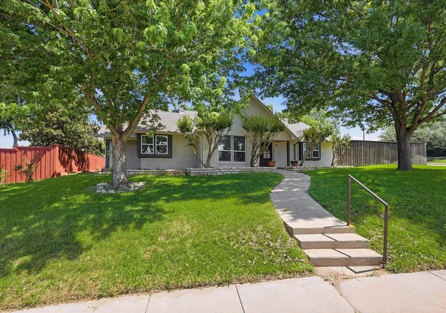 Homes for sale in Carrollton, TX | 2625 Ramblewood Dr, Carrollton, TX 75006 | MLS# 21272396