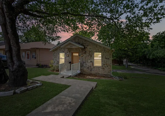 Photo 2 of Single family home for sale at 1303 Arizona Ave, Dallas, TX 75216 | MLS# 21276484 | Listing updated on 2026-07-14