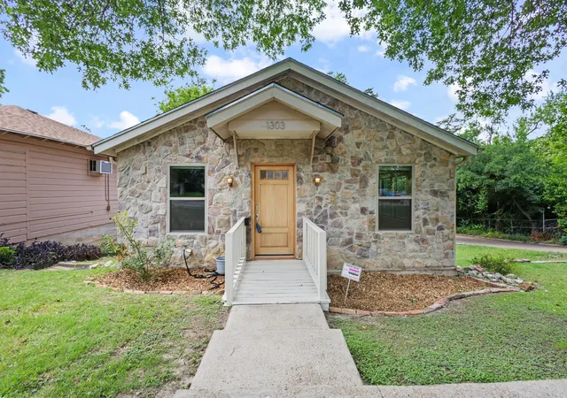 Photo 4 of Single family home for sale at 1303 Arizona Ave, Dallas, TX 75216 | MLS# 21276484 | Listing updated on 2026-07-14