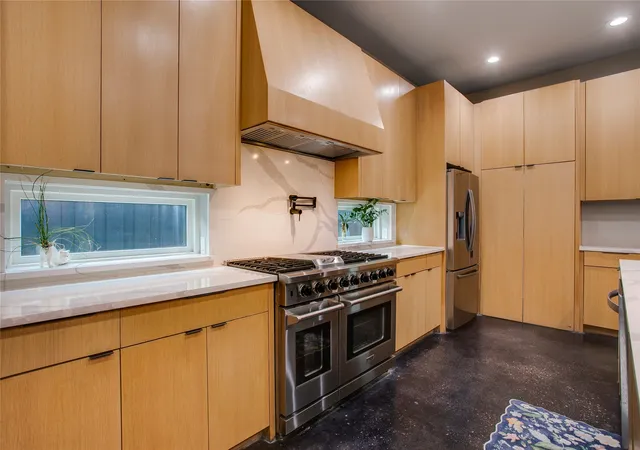 Photo 4 of Single family home for sale at 8926 Groveland Dr, Dallas, TX 75218 | MLS# 21274532 | Listing updated on 2026-08-22