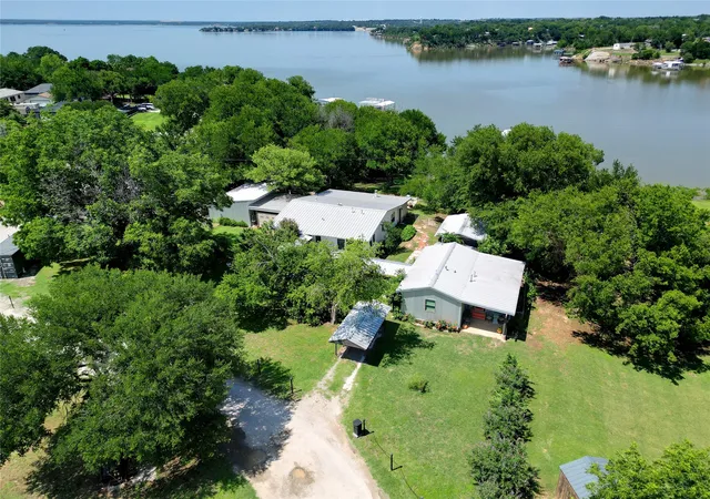 Homes for sale in Bridgeport, TX | 302 Collum Dr, Bridgeport, TX 76426 | MLS# 21276259