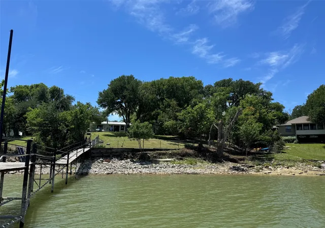 Homes for sale in Bridgeport, TX | 302 Collum Dr, Bridgeport, TX 76426 | MLS# 21276259