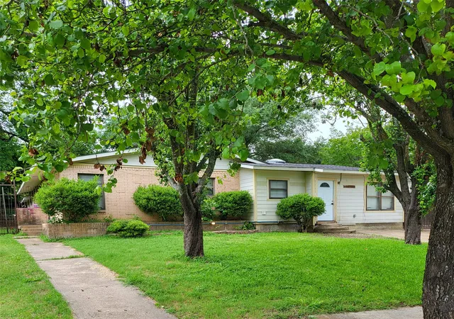 Photo 1 of Sale Pending at 4971 Brigadoon Ln, Dallas, TX 75216 | MLS# 21274383 | Listing updated on 2026-07-07