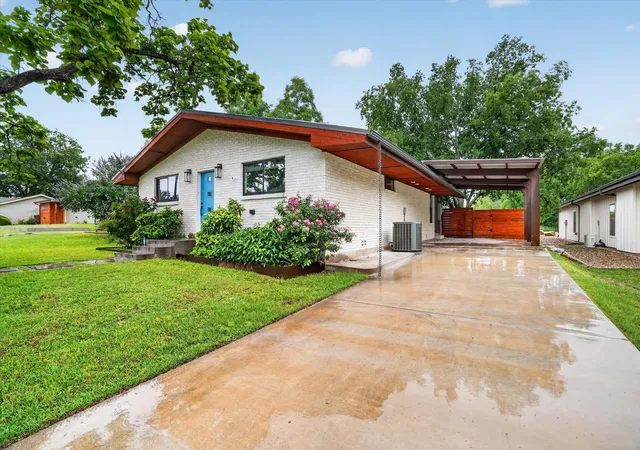 Photo 2 of Single family home for sale at 804 Stevens St, Bridgeport, TX 76426 | MLS# 21276816 | Listing updated on 2026-08-24