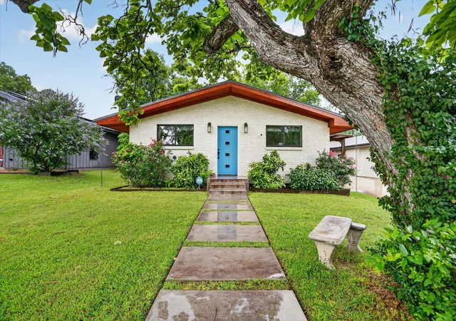 Photo 3 of Single family home for sale at 804 Stevens St, Bridgeport, TX 76426 | MLS# 21276816 | Listing updated on 2026-08-24