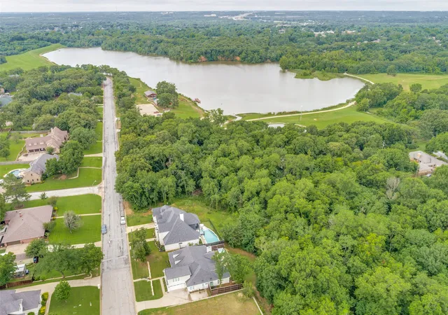 Photo 2 of Single family home for sale at 915 Waterloo Lake Dr, Denison, TX 75020 | MLS# 21274994 | Listing updated on 2026-09-16