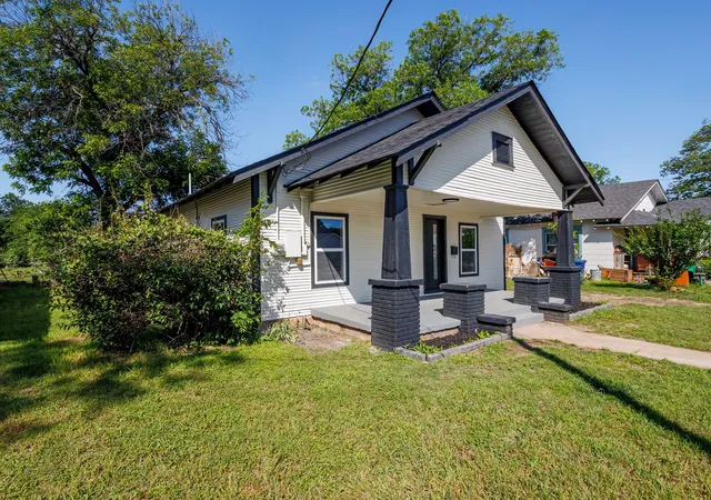 Homes for sale in Brownwood, TX | 1703 7th St, Brownwood, TX 76801 | MLS# 21276589
