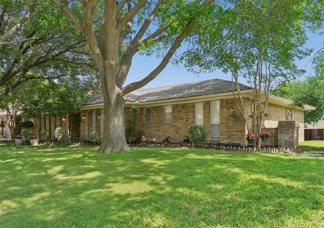 Photo 3 of Sale Pending at 2708 Downing Dr, Plano, TX 75023 | MLS# 21277331 | Listing updated on 2026-08-28