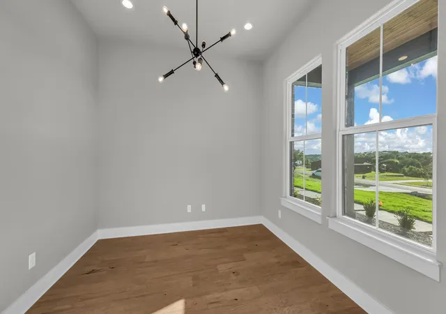 Photo 4 of Single family home for sale at 2101 Eagles Ridge Dr, Weatherford, TX 76087 | MLS# 21277319 | Listing updated on 2026-10-27