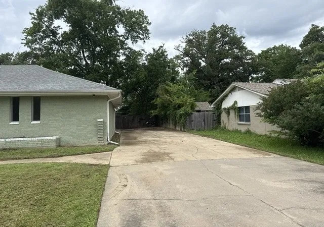 Homes for sale in Sulphur Springs, TX | 320 Highland Dr, Sulphur Springs, TX 75482 | MLS# 21273713