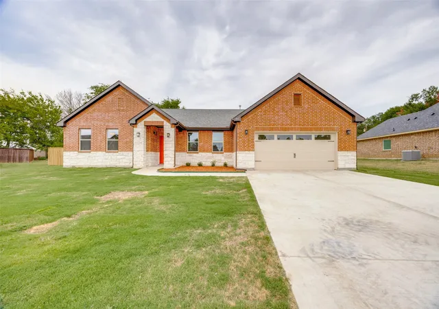 Homes for sale in Commerce, TX | 1704 Kings Ln, Commerce, TX 75428 | MLS# 21277414