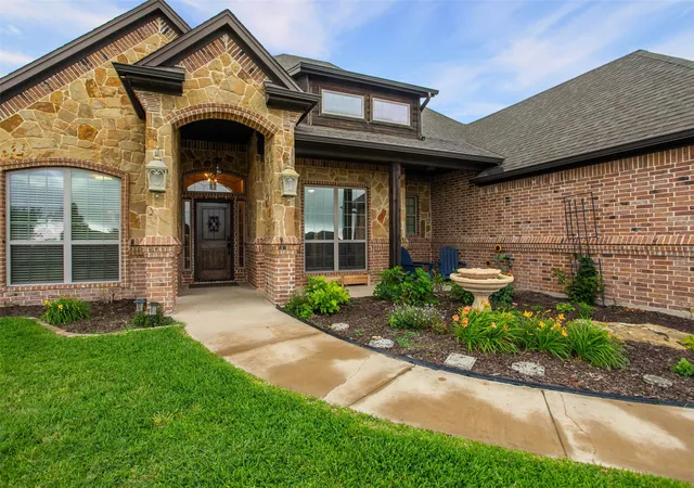Photo 3 of Single family home for sale at 258 Scenic View Dr, Aledo, TX 76008 | MLS# 21277442 | Listing updated on 2026-07-07
