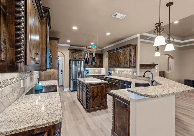 Photo 4 of Single family home for sale at 258 Scenic View Dr, Aledo, TX 76008 | MLS# 21277442 | Listing updated on 2026-07-07