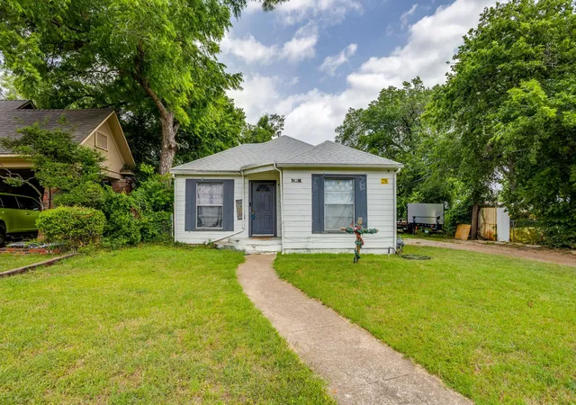 Photo 1 of Single family home for sale at 2529 Primrose Ave, Fort Worth, TX 76111 | MLS# 21273628 | Listing updated on 2026-09-04